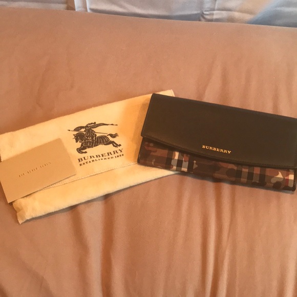 Burberry wallet - Picture 2 of 4